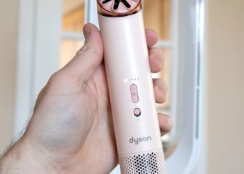 Dyson’s handheld fan is more powerful and louder than I expected