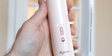 Dyson’s handheld fan is more powerful and louder than I expected