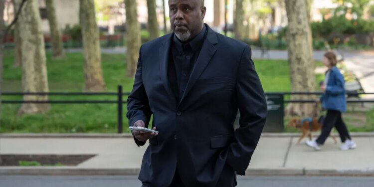 Former NBA player and assistant coach Damon Jones arrives at Brooklyn federal court.