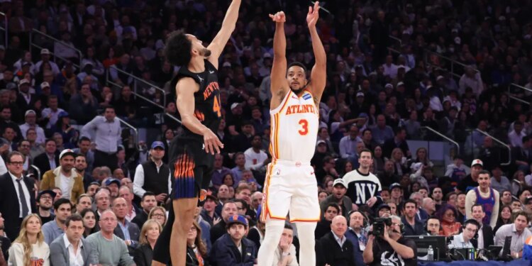 Atlanta Hawks guard CJ McCollum #3 puts up a shot as New York Knicks guard Landry Shamet #44 jumps to defend during the first quarter.