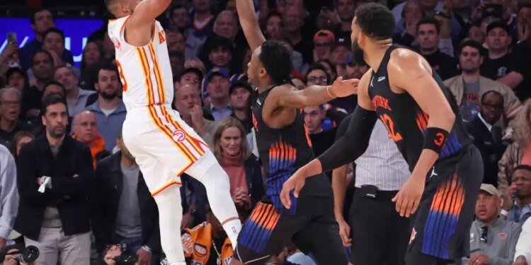 Atlanta Hawks guard CJ McCollum #3 puts up a shot over New York Knicks forward Og Anunoby #8 during the fourth quarter.