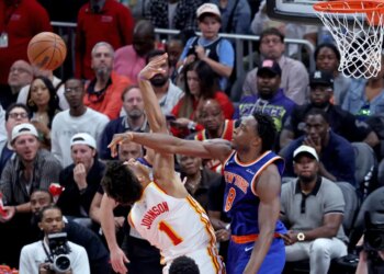 OG Anunoby blocks Jalen Johnson's shot during the third quarter of the Knicks' 114-98 Game 4 win over the Hawks on April 25  2026 in Atlanta.