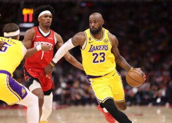 How to watch Rockets-Lakers for free in NBA Playoffs Round 1