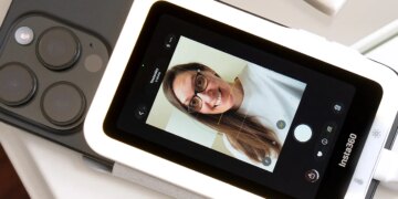 Insta360’s Snap is a tiny magnetic phone screen for taking rear-camera selfies