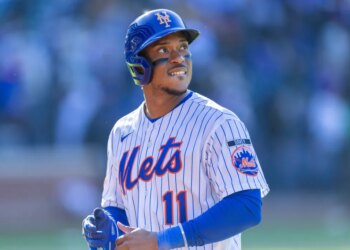 New York Mets second baseman Jorge Polanco (11) reacts as he walks back to the dugout after he flies out for the final out of the tenth inning at Citi Field, Sunday, March 29, 2026,