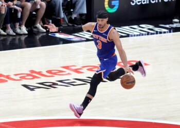 Knicks guard Josh Hart (3) drives down court during the third quarter.