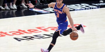 Knicks guard Josh Hart (3) drives down court during the third quarter.