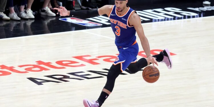 Knicks guard Josh Hart (3) drives down court during the third quarter.