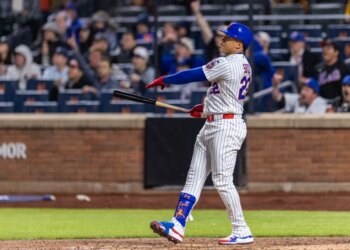 New York Mets’ Juan Soto (22) watches his two-run home run.