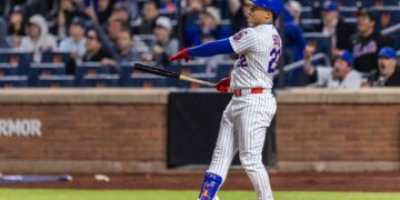 New York Mets’ Juan Soto (22) watches his two-run home run.