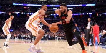 New York Knicks center Karl-Anthony Towns (32) drives to the basket against an Atlanta Hawks player.
