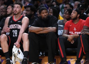Kevin Durant’s heated exchange with Lakers fan goes viral during Rockets’ Game 1 loss
