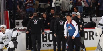 Kings coach gets showered in glass in scary fan scene during NHL playoffs