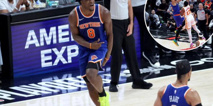 Knicks rout Hawks in must-win Game 4 to even series