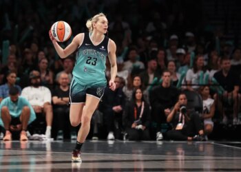 New York Liberty guard Marine Johannès (23) brings up the ball during the second half of a game against the Phoenix Mercury.