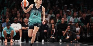New York Liberty guard Marine Johannès (23) brings up the ball during the second half of a game against the Phoenix Mercury.