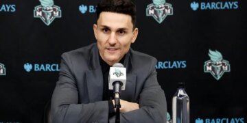 New York Liberty Head Coach Chris DeMarco at a press conference.