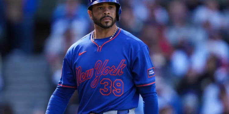Tommy Pham, wearing a blue New York Mets uniform with number 39, returns to the dugout after striking out.