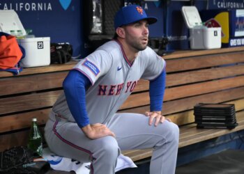 David Peteson sits in the dugout before the Mets' loss to the Dodgers on April 13, 2026 in Los Angeles.