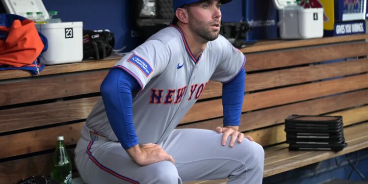 David Peteson sits in the dugout before the Mets' loss to the Dodgers on April 13, 2026 in Los Angeles.