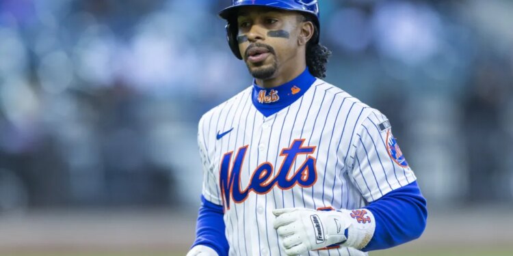 Francisco Lindor heads back to the dugout after lining out in the seventh inning of the Mets' 7-1 blowout loss to the Diamondbacks on April 9, 2026 at Citi Field.