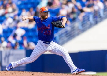 New York Mets pitcher Craig Kimbrel (46) throws a pitch during Spring Training.