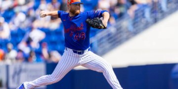 New York Mets pitcher Craig Kimbrel (46) throws a pitch during Spring Training.