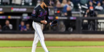 New York Mets pitcher Devin Williams (38) reacts in the ninth inning against the Minnesota Twins at Citi Field, Thursday, April 23, 2026.