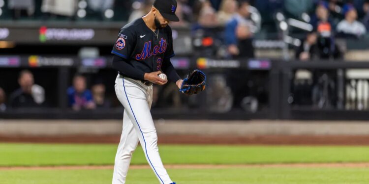 New York Mets pitcher Devin Williams (38) reacts in the ninth inning against the Minnesota Twins at Citi Field, Thursday, April 23, 2026.