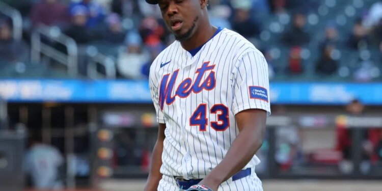 Huascar Brazobán walks back to the dugout after giving up three runs in the fifth inning of the Mets' 4-3 win over the Diamondbacks on April 7, 2026 at Citi Field.