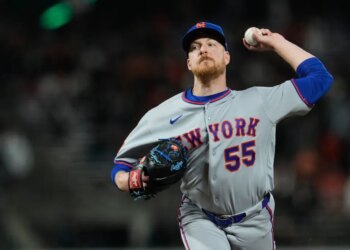 New York Mets pitcher Richard Lovelady throws a baseball.