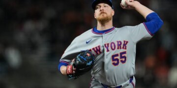 New York Mets pitcher Richard Lovelady throws a baseball.