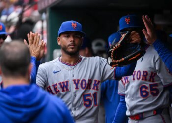 New York Mets starting pitcher Freddy Peralta (51) is congratulated by teammates after he was removed from the game during the sixth inning at Busch Stadium.