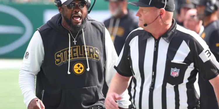 Former Steelers head coach Mike Tomlin (l.) is joining NBC.