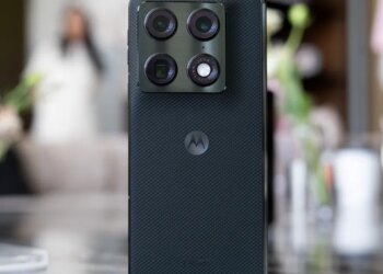 Motorola just revealed the Razr Fold’s price and hoo boy