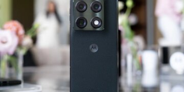 Motorola just revealed the Razr Fold’s price and hoo boy