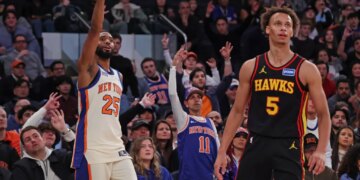 New York Knicks guard Mikal Bridges (#25) watches his jump shot behind Atlanta Hawks guard Dyson Daniels (#5).