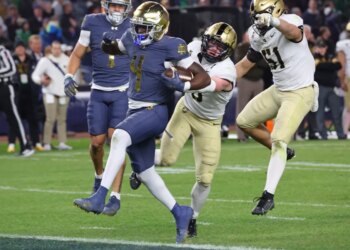Running back Jeremiyah Love #4 of the Notre Dame Fighting Irish runs the ball for a touchdown against the Army Black Knights.