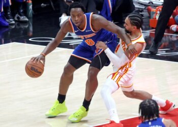 OG Anunoby backs down Gabe Vincent during the Knicks 114-98 Game 4 win over the Hawks on April 25, 2026 in Atlanta.