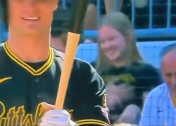 A pair of Pirates fans were caught in an awkward exchange during their game against the Nationals on Sunday.