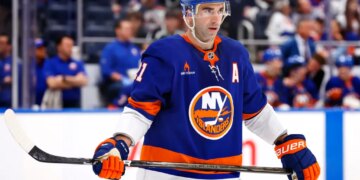 New York Islanders center Kyle Palmieri (21) in uniform during a game.