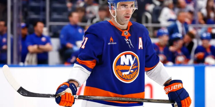 New York Islanders center Kyle Palmieri (21) in uniform during a game.