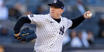 Ryan Weathers (40) throws a pitch during the 7th inning at Yankee Stadium, Sunday, April 19, 2026.