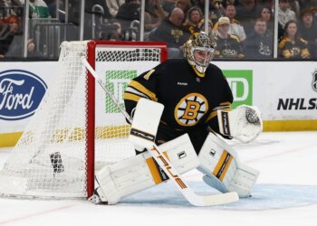 Boston Bruins goaltender Jeremy Swayman in goal during the first period against the San Jose Sharks.