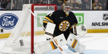 Boston Bruins goaltender Jeremy Swayman in goal during the first period against the San Jose Sharks.