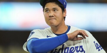 Shohei Ohtani signs ball for 100-year-old Nagasaki survivor