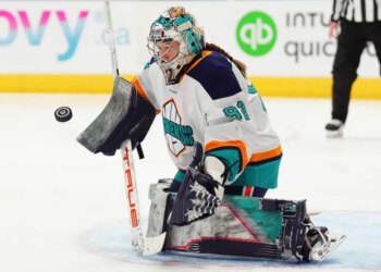 Kayle Osborne makes one of her 21 saves during the Sirens' 1-0 win over the Sceptres on April 21, 2026 in Toronto.
