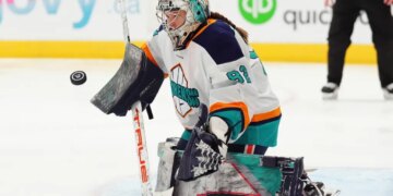 Kayle Osborne makes one of her 21 saves during the Sirens' 1-0 win over the Sceptres on April 21, 2026 in Toronto.