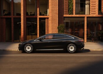 Mercedes-Benz EQS 580 4MATICLack: MANUFAKTUR black sparklingInnen: Exclusiv Nappa macchiatobeige / spacegrey Mercedes-Benz EQS 580 4MATIC | Energieverbrauch kombiniert: 19,5-16,2 kWh/100 km | CO₂-Emissionen kombiniert: 0 g/km | CO₂-Klasse: A Mercedes-Benz EQS 580 4MATICLack: MANUFAKTUR black sparklingInnen: Exclusiv Nappa macchiatobeige / spacegrey Mercedes-Benz EQS 580 4MATIC | Energieverbrauch kombiniert: 19,5-16,2 kWh/100 km | CO₂-Emissionen kombiniert: 0 g/km | CO₂-Klasse: A