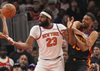 Michael Bradley (left) defends Mitchell Robinson during the Knicks' win over the Hawks on April 6, 2026 at the Garden.